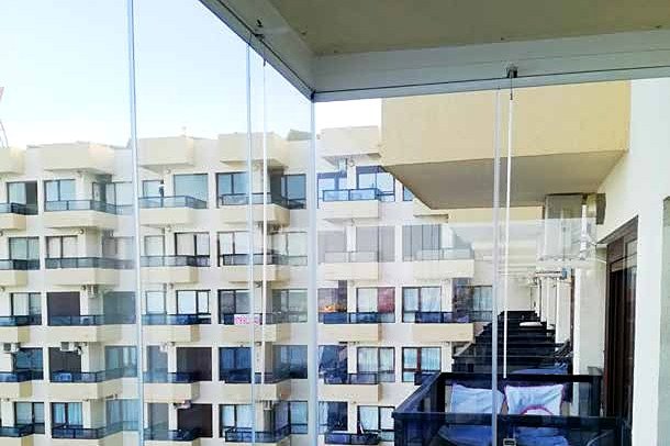 Sacadas de prédio alto fechadas com cortina de vidro CLAROFLEX Pivot